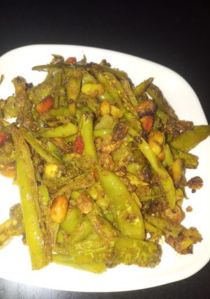 A picture of Karonde and green chilli chunki hui.