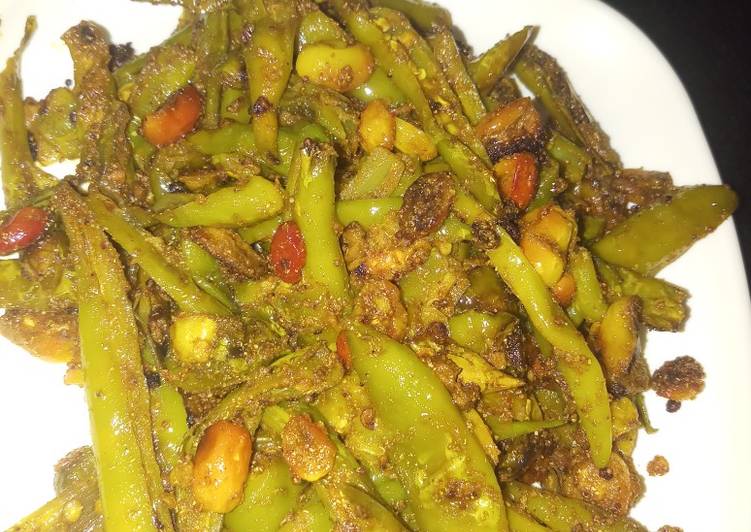 Karonde and green chilli chunki hui