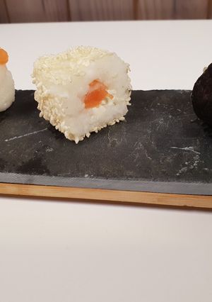 Une photo de Sushi/maki/California