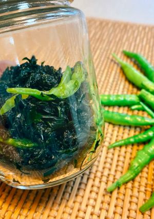 A picture of Chili Leave Tsukudani (seasoned with sweet soy sauce).