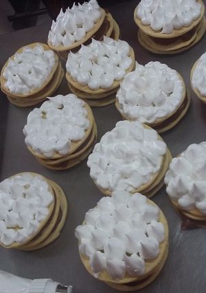 Una foto de Alfajores Santafesinos 2 versiones