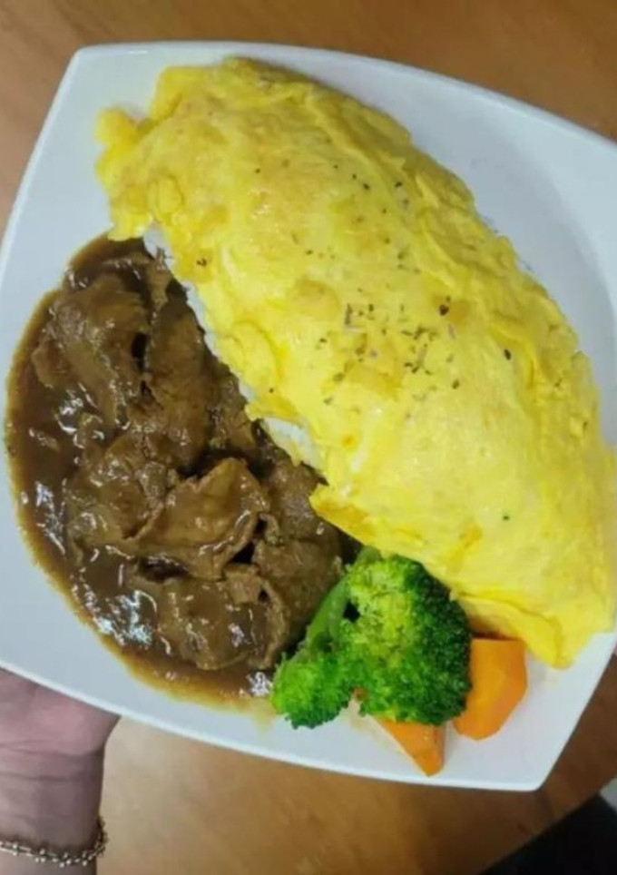 滑嫩歐姆蛋小撇步，歐姆蛋咖喱牛輕鬆上桌 的食譜成品照片