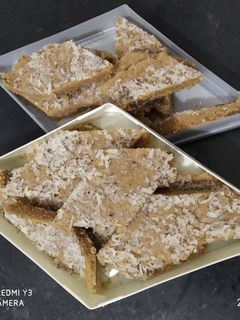 સુખડી (Sukhdi Recipe in Gujarati) રેસીપી મુખ્ય ફોટો