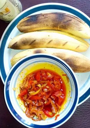 A picture of Grilled plantain with palmoil sauce.