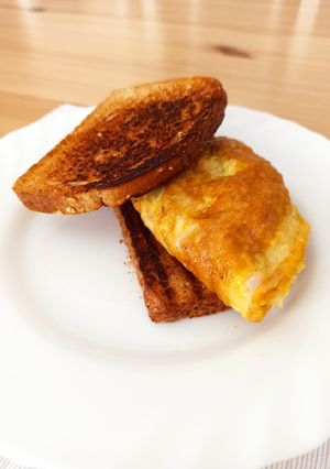 Foto principal de Tortilla francesa con atún y queso