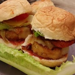 Healthy chicken burger sliders A picture of Healthy chicken burger sliders.