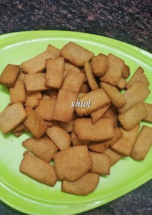 A picture of Aate Ke shakarpare.