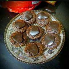 A picture of Maryams chocolate gelatin hearts.