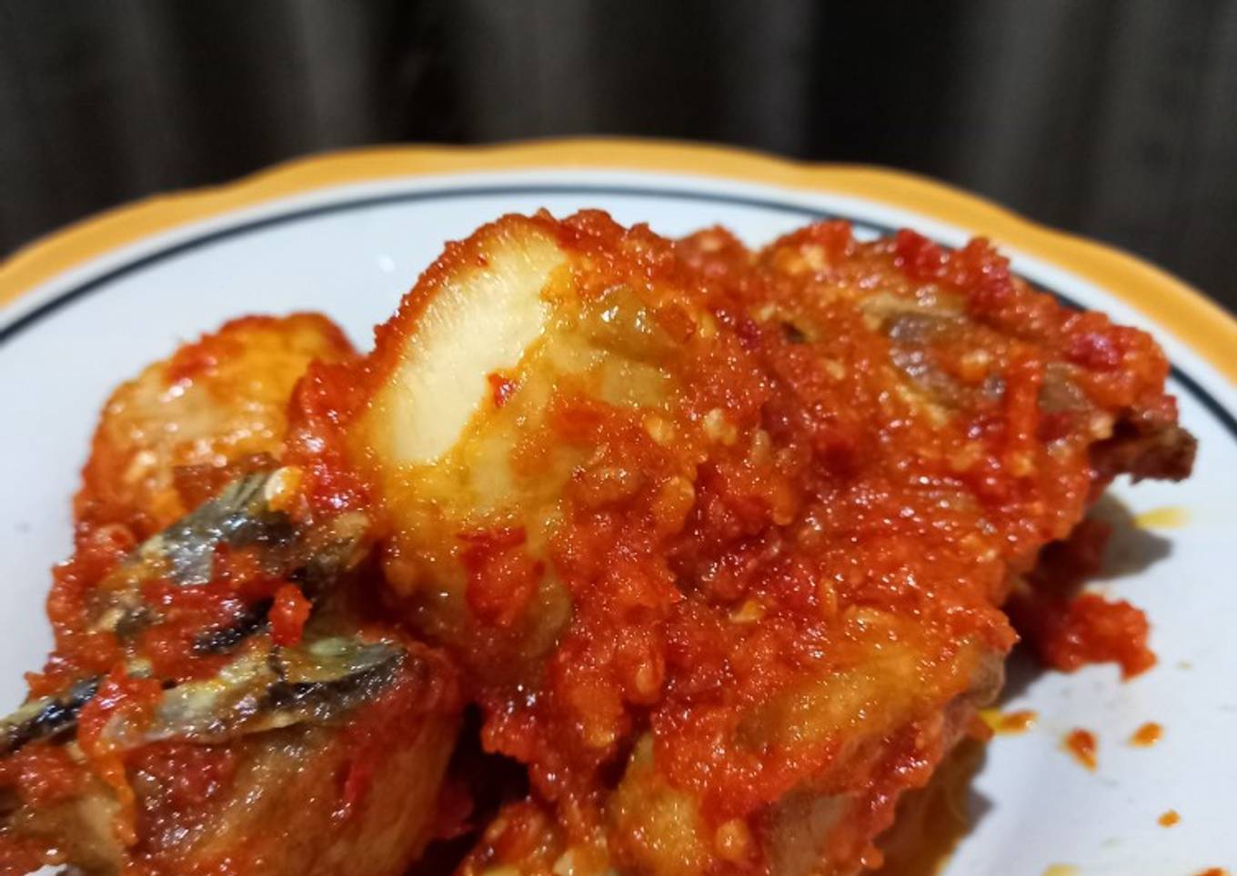 Ayam goreng cabai merah