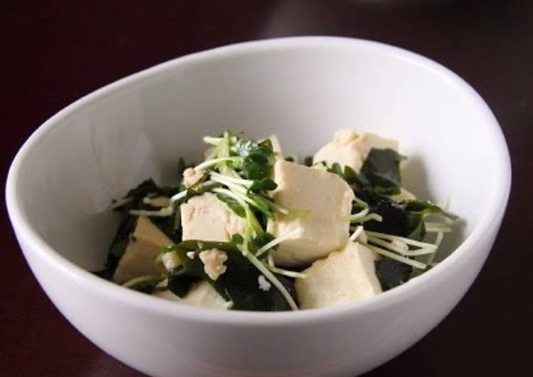 Easy Tofu and Wakame Seaweed Salad