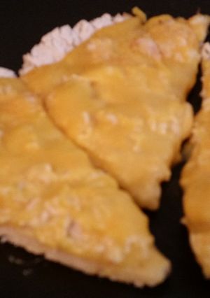 A picture of Cheesy Chicken Pizza.