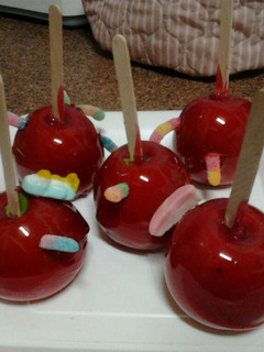 A picture of Ladybirds Halloween or Plain Toffee Apples.