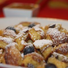 A picture of T's Kaiserschmarrn with apple sauce.