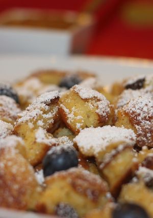 A picture of T's Kaiserschmarrn with apple sauce.