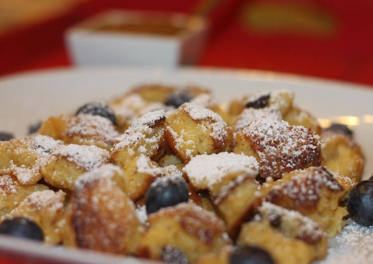 T's Kaiserschmarrn with apple sauce T's Kaiserschmarrn with apple sauce