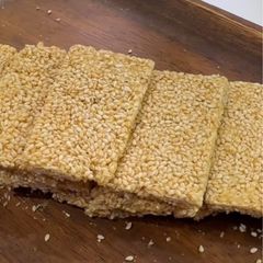 A picture of Old-Fashioned Sesame Candy 老式芝麻糖.