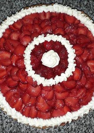 Una foto de Tarta de frutilla con crema Diplomata