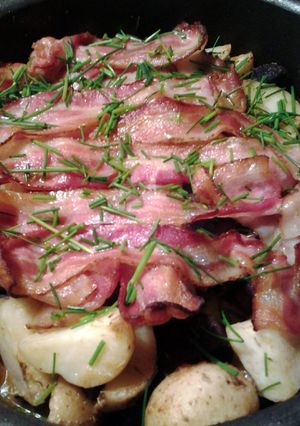 A picture of roasted potatoes and bacon.