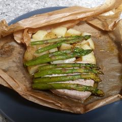 A picture of Tuna with veggies in parchment paper.