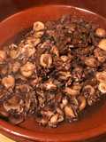 Chipironcitos marinados en Miso Cítrico con cebolla y champiñón
