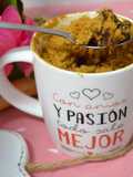 Mug cake de dulce de leche (cajeta o arequipe) y pepitas de chocolate