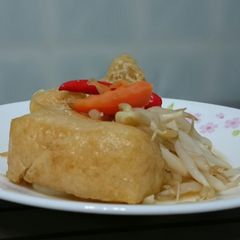 A picture of Bean Sprouts And Bean Curd Puff.