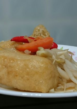 A picture of Bean Sprouts And Bean Curd Puff.