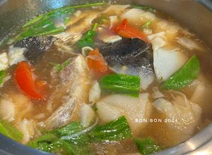 Hình của món Lẩu Đầu Cá Bớp Măng Chua.