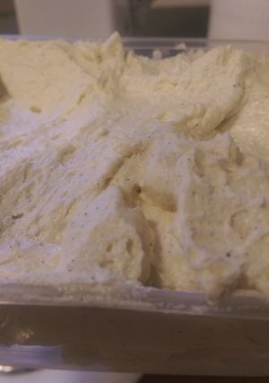 A picture of Vanilla Coconut-Buttercream Frosting.