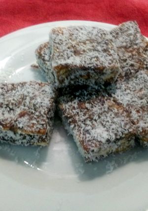 A picture of Mom's date squares.