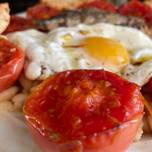 Arengada(sardina salada)huevo, tomate de rama y judías blanca
