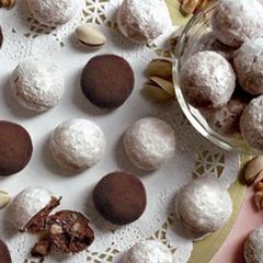 A picture of Crispy Chocolate Snowballs.