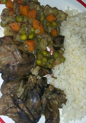 Sütőfóliás csirkemáj, zöldség ágyon recept fotója