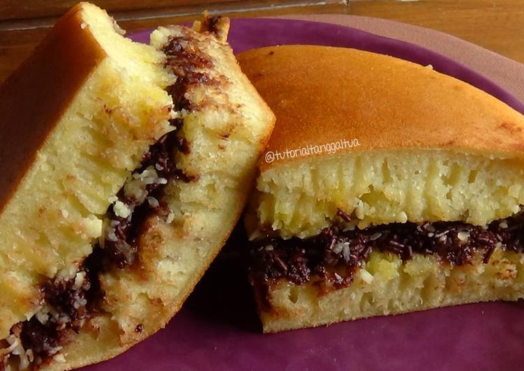 Martabak Manis Teflon BERSARANG 
LEMBUUUUUTT BANGET seenak beli