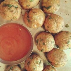A picture of Spinach cheese balls.