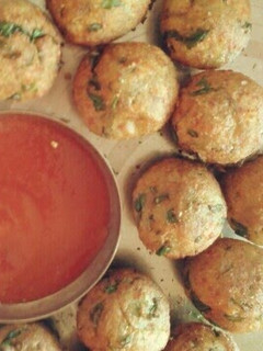 A picture of Spinach cheese balls.