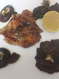 Una foto de Contramuslos deshuesados de pollo con níscalos congelados al grill