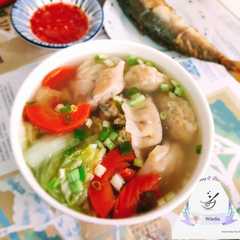 A picture of Sup dimsum pangsit.