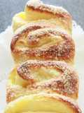 Rolled Bread with Cream