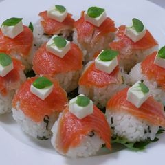 Super Easy Shiso-flavored Salmon Sushi Balls A picture of Super Easy Shiso-flavored Salmon Sushi Balls.