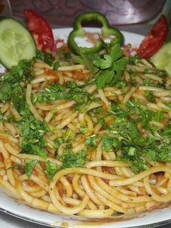 صورة لوصفة معكرونة ببندورة🍝🍅🌿