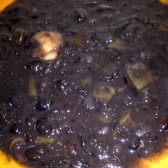 A picture of fijoles negros con nopal (black beans with cactus ).