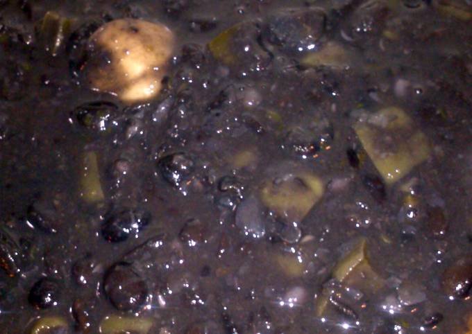 Recipe of Perfect fijoles negros con nopal (black beans with cactus )