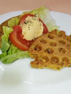 Una foto de Waffles salados de calabaza: sin gluten, sin lácteos, sin huevo