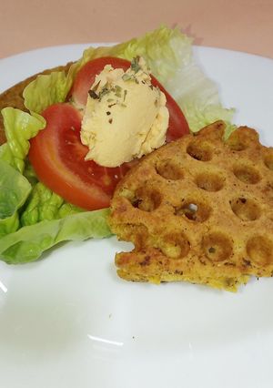 Una foto de Waffles salados de calabaza: sin gluten, sin lácteos, sin huevo