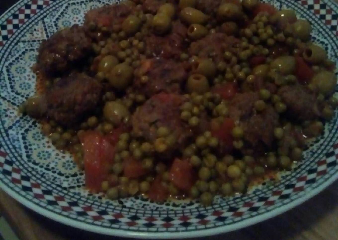 Moroccan minced beef with peas (boiled in a pan)