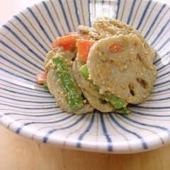 A picture of Lotus Root and Sesame Salad.