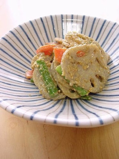 A picture of Lotus Root and Sesame Salad.