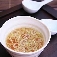 A picture of That Soup that Comes with Fried Rice at Ramen Shops.