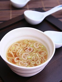 A picture of That Soup that Comes with Fried Rice at Ramen Shops.